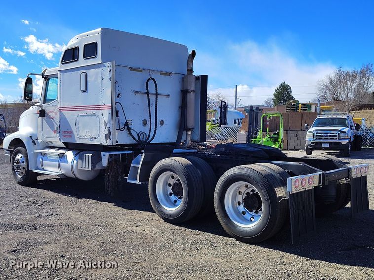 image for item BI9760 2005 International 9400i semi truck