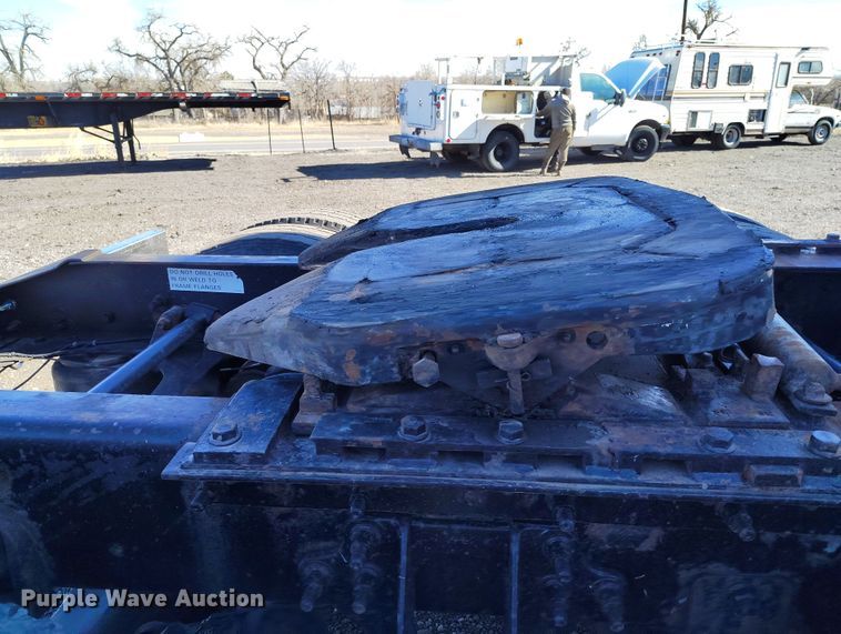 image for item BI9760 2005 International 9400i semi truck