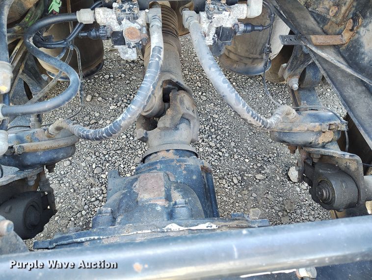 image for item BI9760 2005 International 9400i semi truck