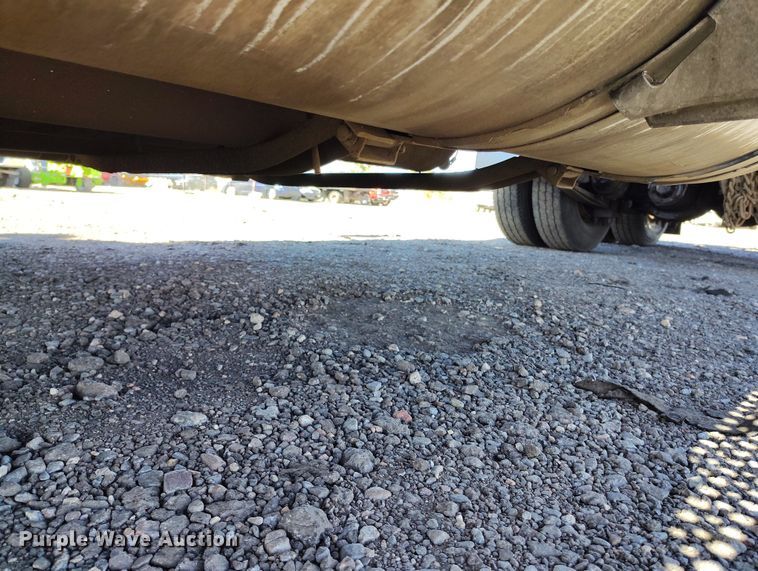 image for item BI9760 2005 International 9400i semi truck