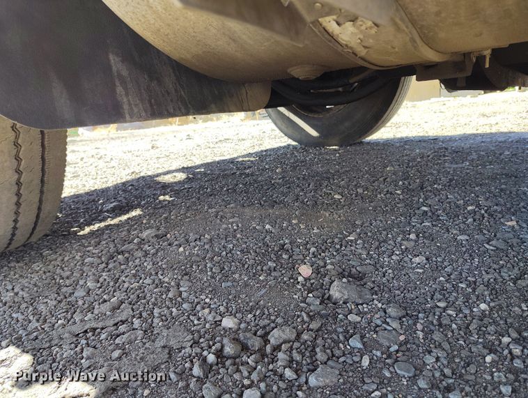 image for item BI9760 2005 International 9400i semi truck