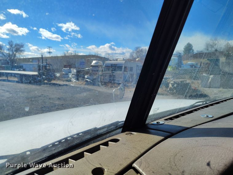 image for item BI9760 2005 International 9400i semi truck