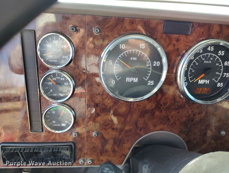 image for item BI9760 2005 International 9400i semi truck