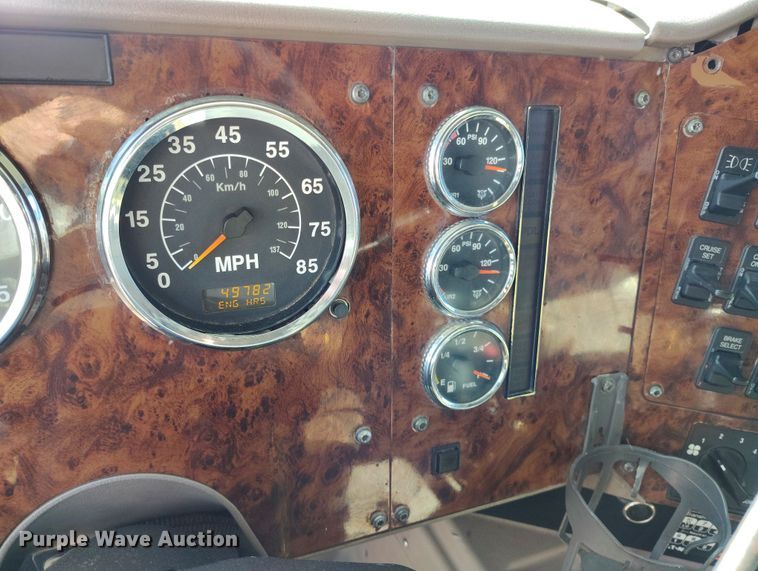 image for item BI9760 2005 International 9400i semi truck