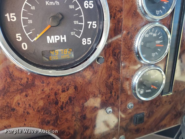 image for item BI9760 2005 International 9400i semi truck