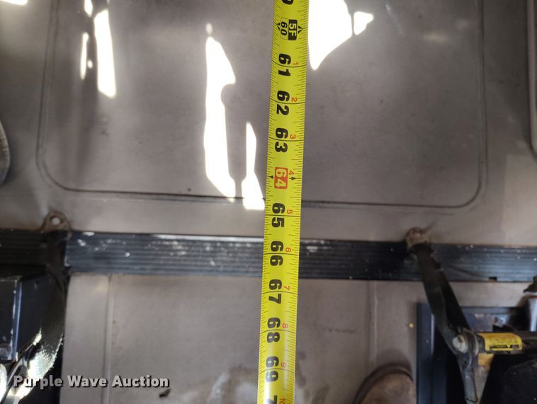 image for item BI9760 2005 International 9400i semi truck