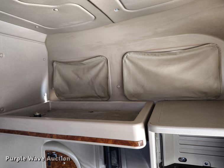 image for item BI9760 2005 International 9400i semi truck