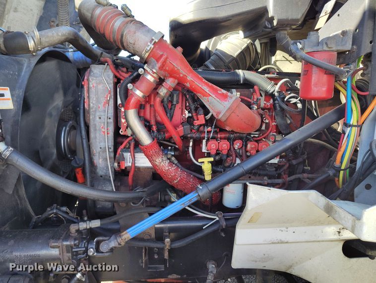 image for item BI9760 2005 International 9400i semi truck