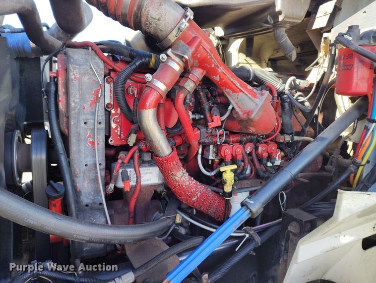 image for item BI9760 2005 International 9400i semi truck