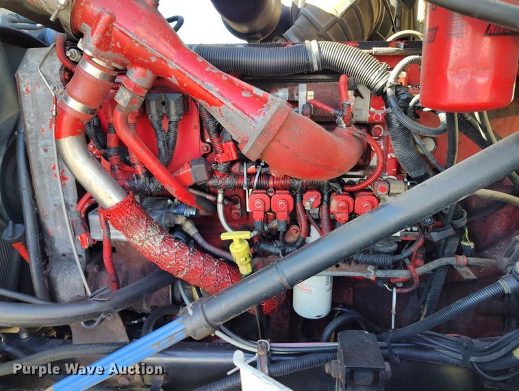 image for item BI9760 2005 International 9400i semi truck