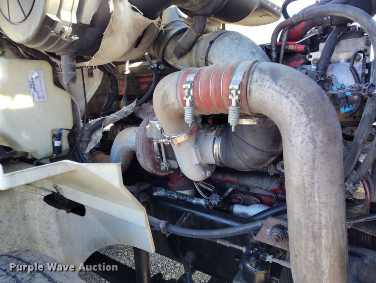 image for item BI9760 2005 International 9400i semi truck