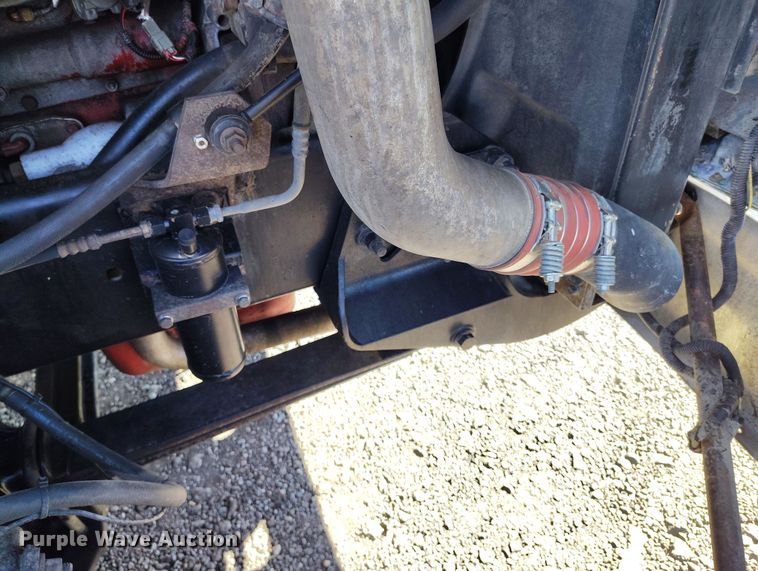 image for item BI9760 2005 International 9400i semi truck