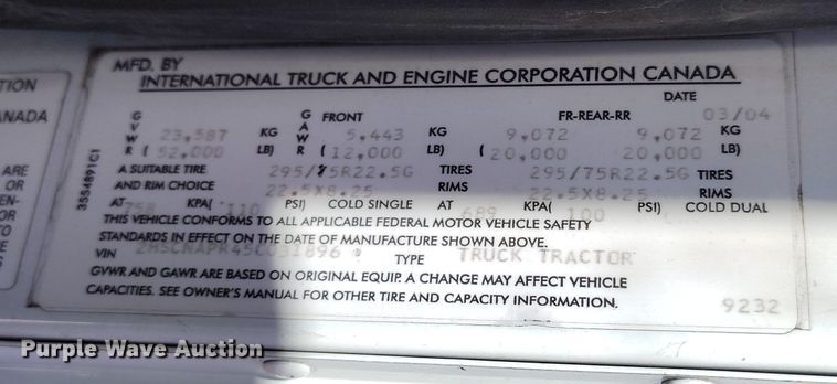 image for item BI9760 2005 International 9400i semi truck