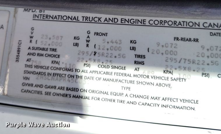 image for item BI9760 2005 International 9400i semi truck