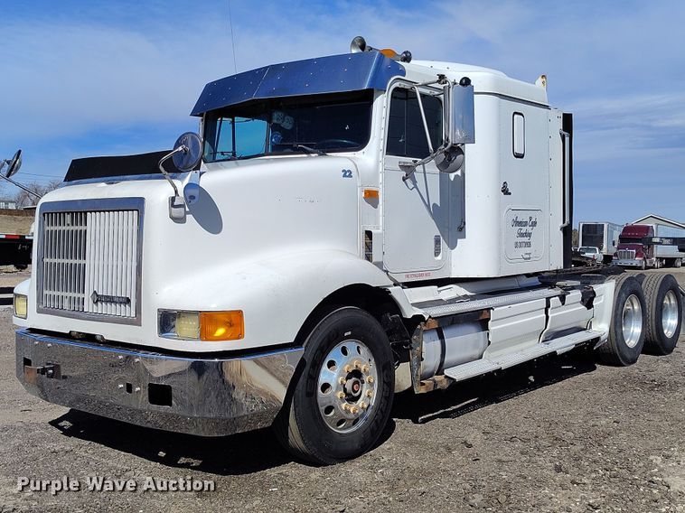 image for item BI9766 1996 International 9200 semi truck