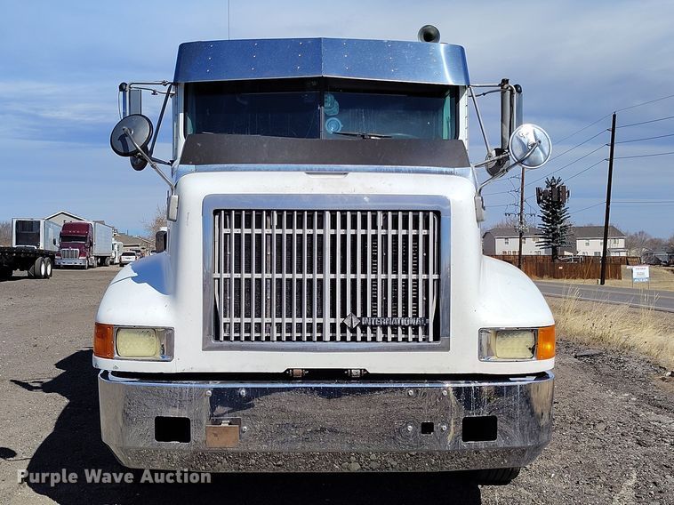 image for item BI9766 1996 International 9200 semi truck