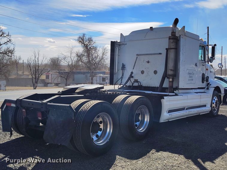 image for item BI9766 1996 International 9200 semi truck