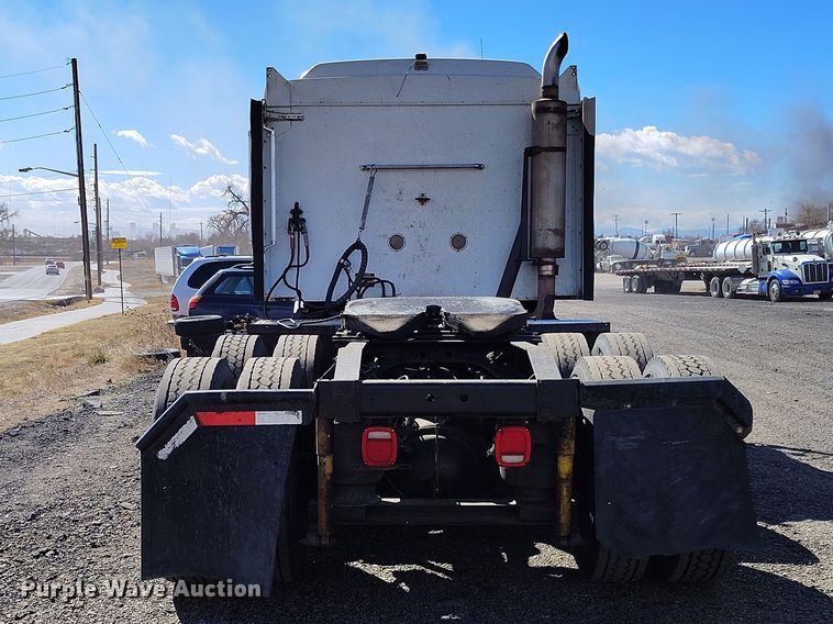 image for item BI9766 1996 International 9200 semi truck