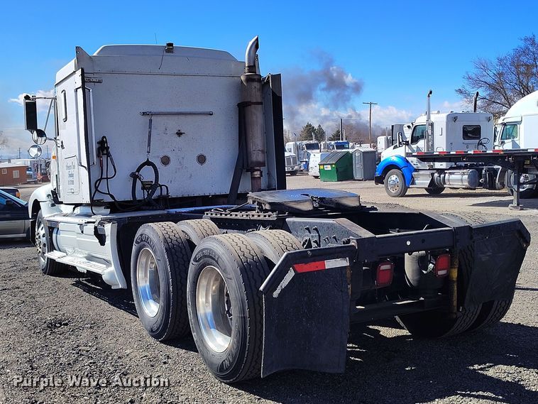 image for item BI9766 1996 International 9200 semi truck