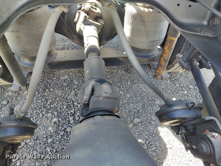 image for item BI9766 1996 International 9200 semi truck