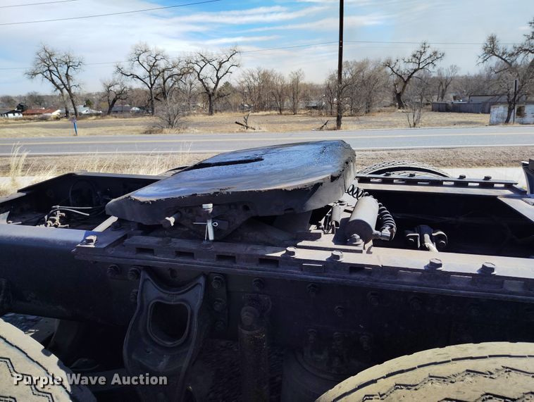 image for item BI9766 1996 International 9200 semi truck