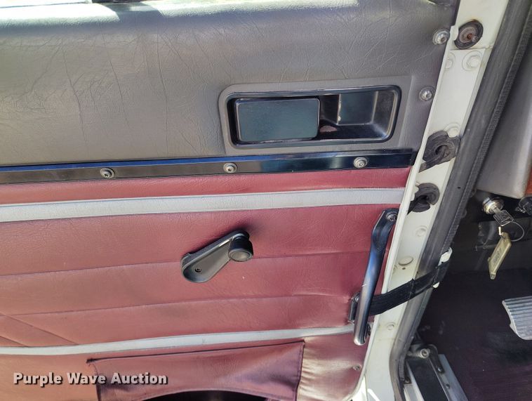 image for item BI9766 1996 International 9200 semi truck