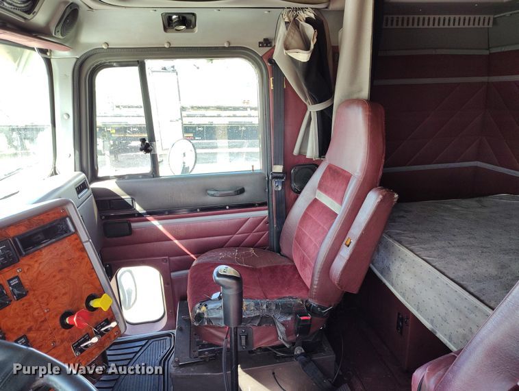 image for item BI9766 1996 International 9200 semi truck