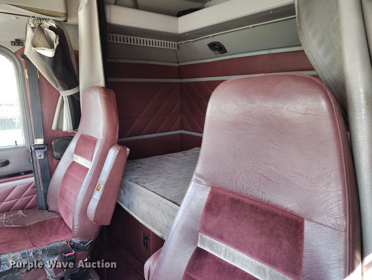 image for item BI9766 1996 International 9200 semi truck