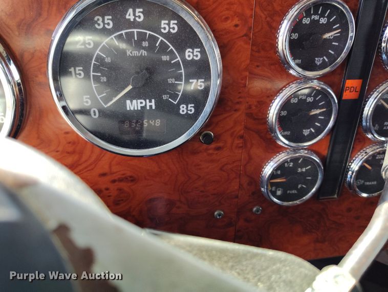 image for item BI9766 1996 International 9200 semi truck