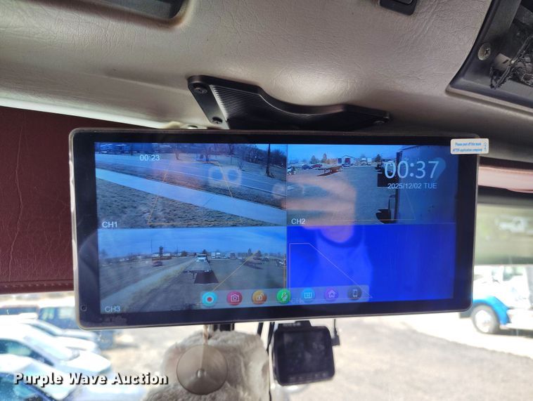 image for item BI9766 1996 International 9200 semi truck