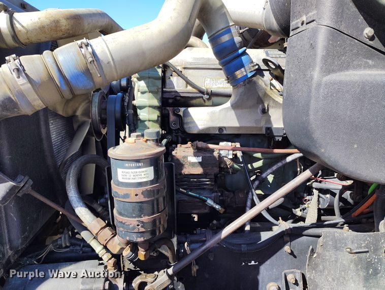 image for item BI9766 1996 International 9200 semi truck