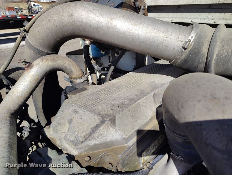 image for item BI9766 1996 International 9200 semi truck