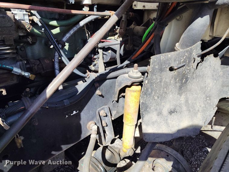 image for item BI9766 1996 International 9200 semi truck