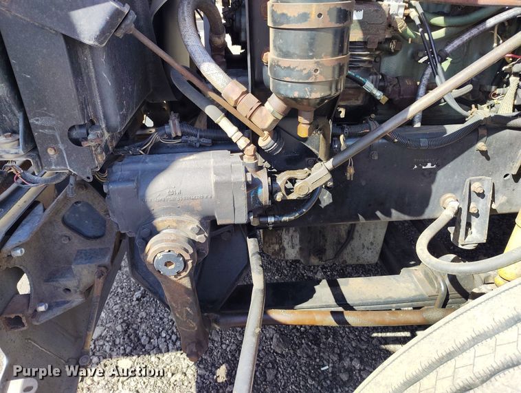 image for item BI9766 1996 International 9200 semi truck