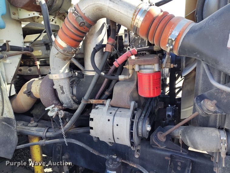 image for item BI9766 1996 International 9200 semi truck