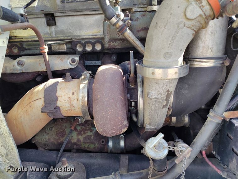 image for item BI9766 1996 International 9200 semi truck