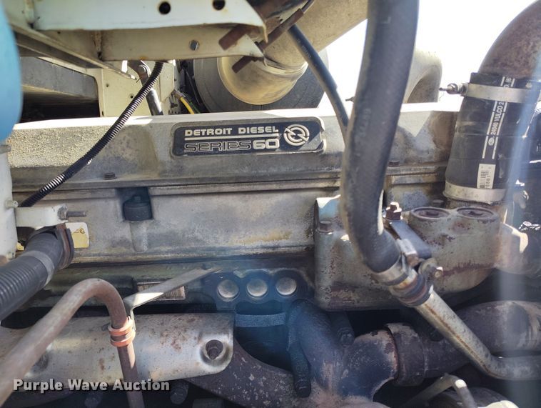 image for item BI9766 1996 International 9200 semi truck