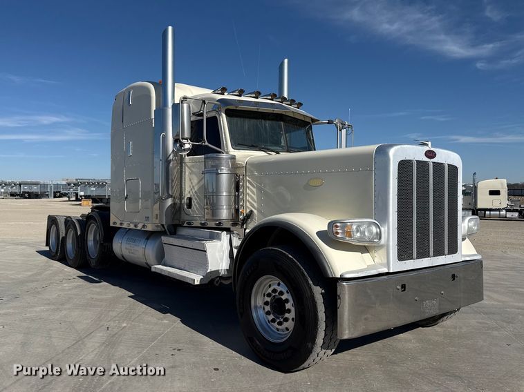 image for item DQ4337 2018 Peterbilt 389 semi truck