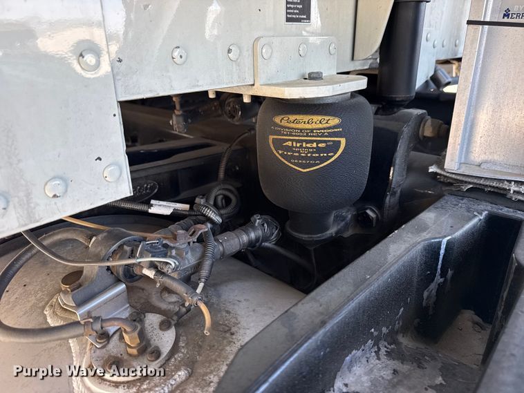 image for item DQ4337 2018 Peterbilt 389 semi truck