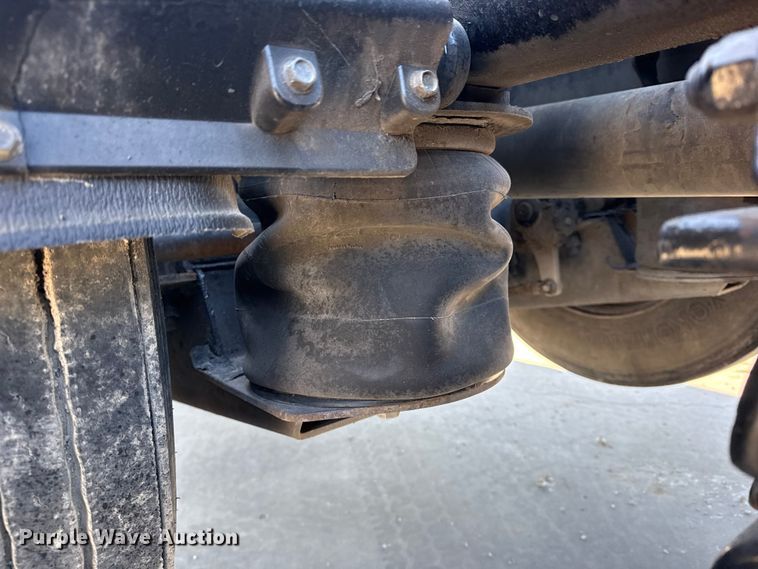 image for item DQ4337 2018 Peterbilt 389 semi truck