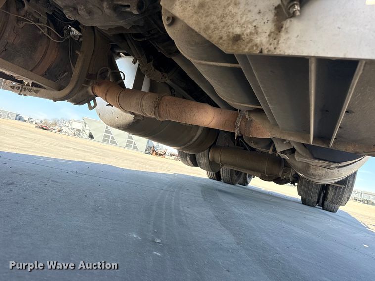 image for item DQ4337 2018 Peterbilt 389 semi truck