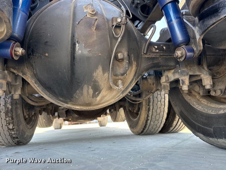 image for item DQ4337 2018 Peterbilt 389 semi truck