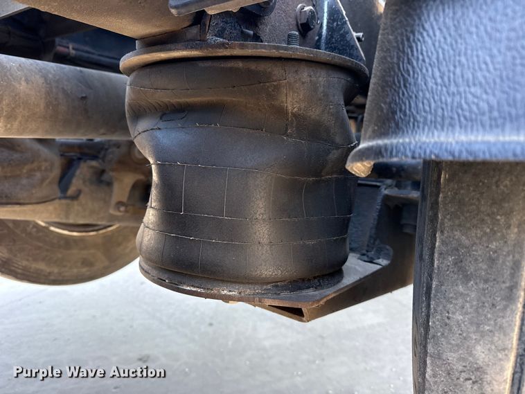 image for item DQ4337 2018 Peterbilt 389 semi truck