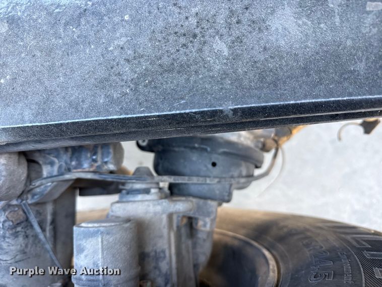 image for item DQ4337 2018 Peterbilt 389 semi truck