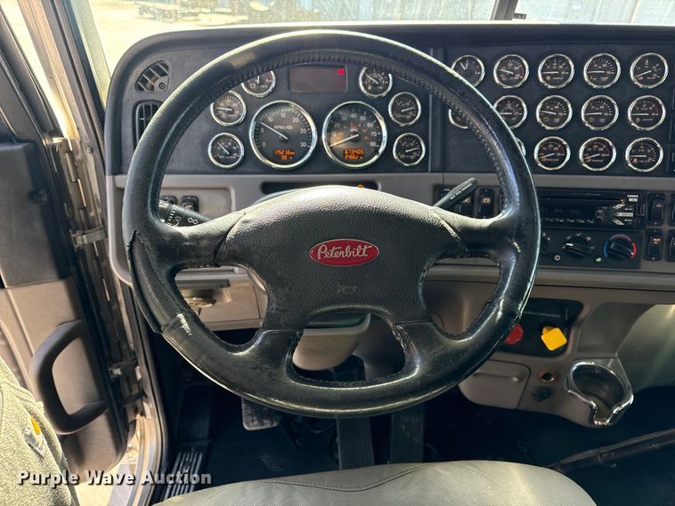 image for item DQ4337 2018 Peterbilt 389 semi truck