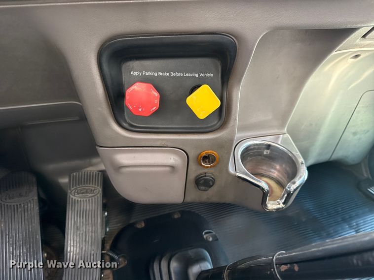 image for item DQ4337 2018 Peterbilt 389 semi truck