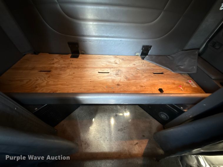 image for item DQ4337 2018 Peterbilt 389 semi truck