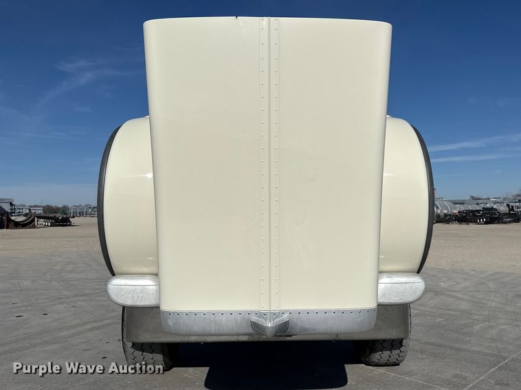 image for item DQ4337 2018 Peterbilt 389 semi truck