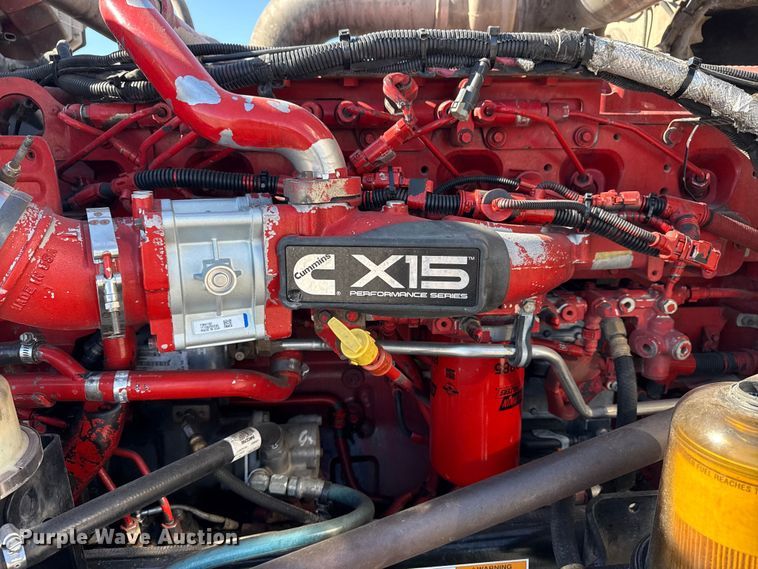 image for item DQ4337 2018 Peterbilt 389 semi truck