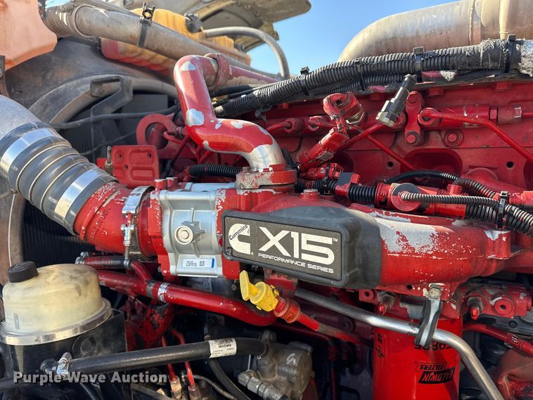 image for item DQ4337 2018 Peterbilt 389 semi truck